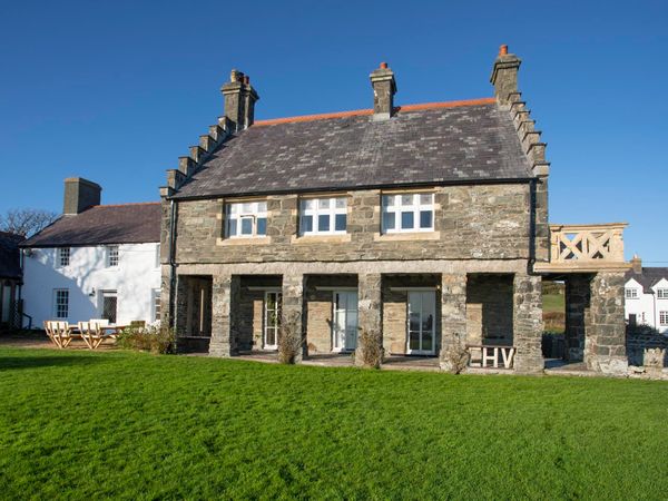 Plas Rhoscolyn Self Catering Holiday Cottage