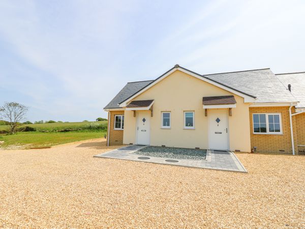 6 Yarmouth Cottages Freshwater Hill Fm South Of England