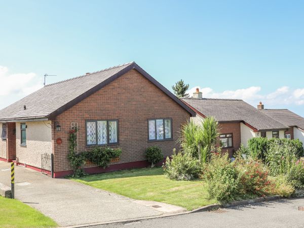 Bryn Haf Bangor Rhiwlas Self Catering Holiday Cottage