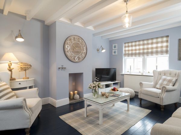Adventure Cottage Whitby West Pier North York Moors And