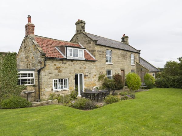 Hillside Cottage Sandsend Dunsley North York Moors And Coast