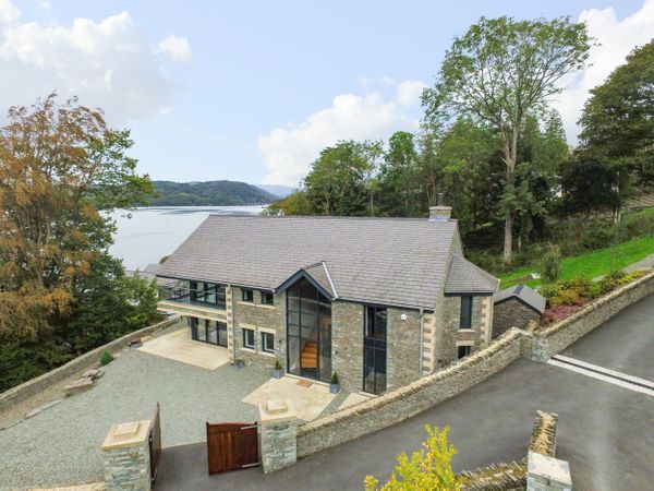 Lakeside At Louper Weir Bowness On Windermere Ghyll Head The