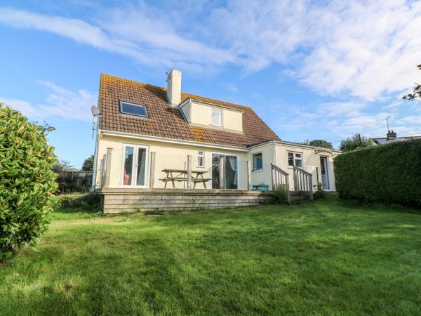 Chy Bron Praa Sands Pengersick Cornwall Self Catering