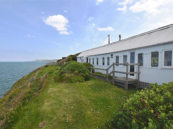 Clifftop Carriage Aberporth Self Catering Holiday Cottage