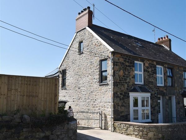 Lyndale Newport Pembrokeshire Newport Trefdraeth Self