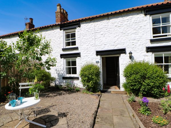 County Durham Holiday Cottages: 4-5 The Green, Piercebridge | sykescottages.co.uk