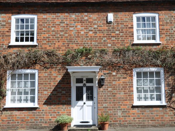 Oxfordshire Holiday Cottages: Henrietta Cottage, Dorchester-on-Thames | sykescottages.co.uk