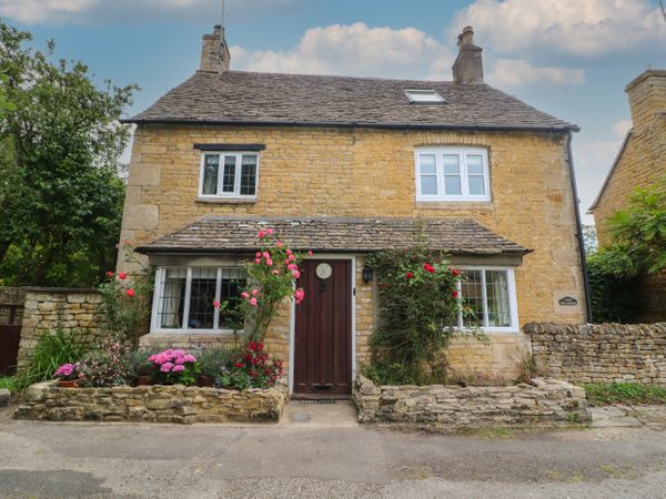 Holiday Cottages in Gloucestershire: Tuesday Cottage, Bourton-on-the-Water | sykescottages.co.uk