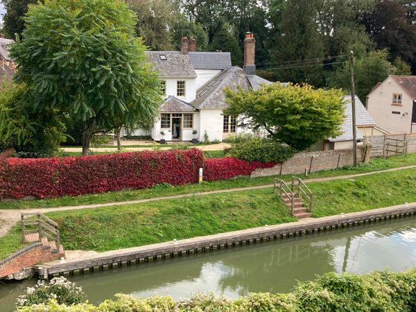 Holiday Cottages in Wiltshire: The White House, Great Bedwyn | skykescottages.co.uk