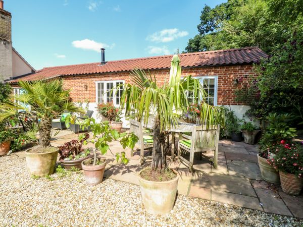 Holiday Cottages in Norfolk: The Old Stables, Mileham | sykescottages.co.uk