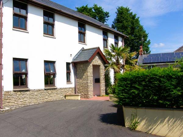 Dyffryn House Kidwelly Kidwelly Cydweli Self Catering