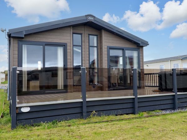 8 Summerleaze photo 1