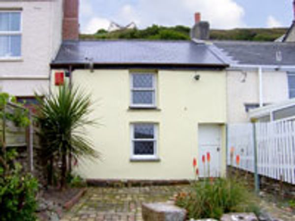 Pugwash Cottage Portreath Truro Cornwall Self Catering