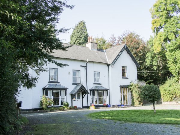 Brookside Manor House | Bronygarth | Pentre-newydd | Self Catering ...