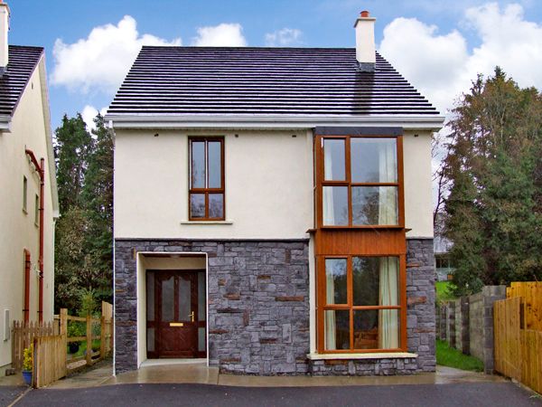 Located in Ballinrobe in the Mayo County region, with Race Course Ballinrobe Rathredmond, Ballinrobe, Ireland Excellent location show map Check-in date We have many returning guests who have now become firm friends. Woodview House Bed and Breakfast, Ballinrobe, Ireland