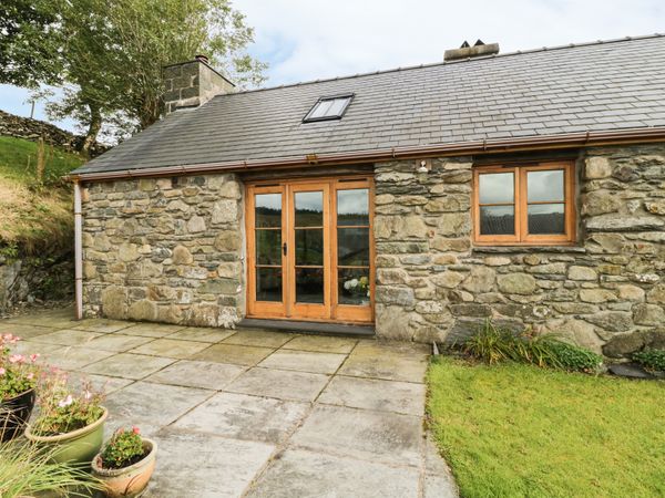 Ty Hir Penrhyndeudraeth Llanfrothen Self Catering Holiday