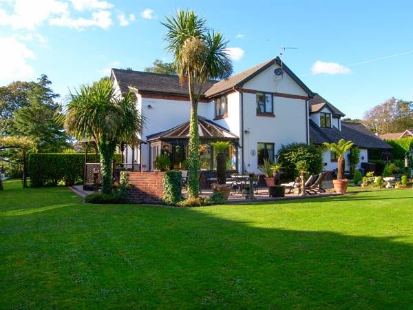 Domecilia Cosheston Self Catering Holiday Cottage