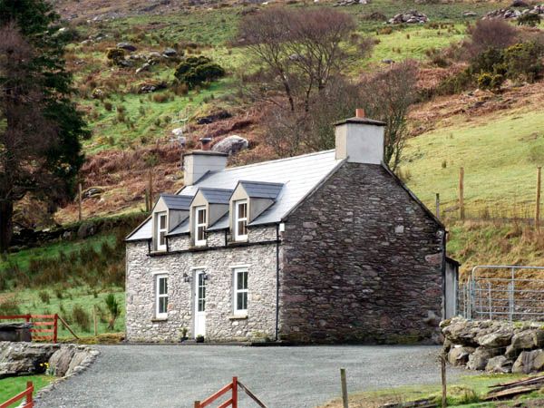 Information on the town of Kenmare, Co. and Bistro is located on the waterfront in a boathouse dating from the 1800s on the grounds of Dromquinna Manor. Kenmare Town Travel Guide - Dream Ireland