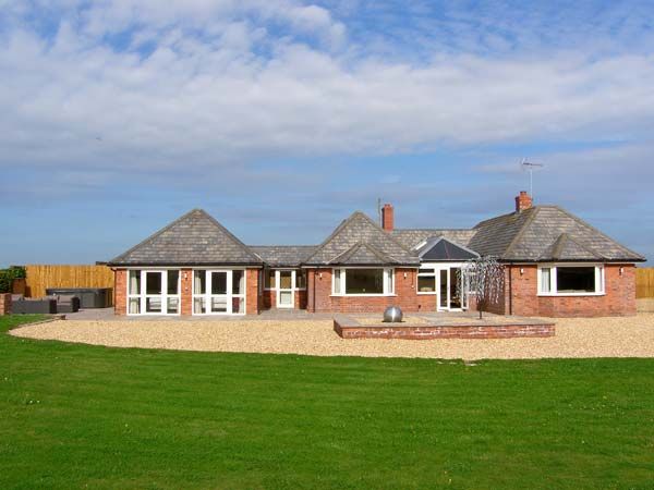 Lower Lodge Alberbury Cardeston Self Catering Holiday Cottage
