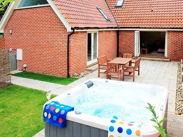 Oak Tree Lodge Crostwick East Anglia Self Catering Holiday