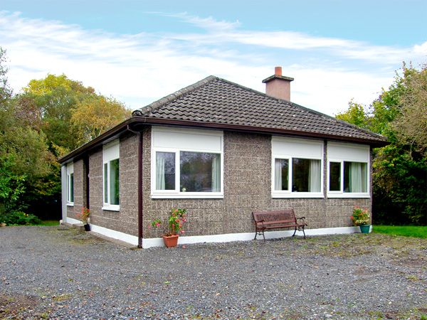 Hollymount Robeen, Ballinrobe, Ireland Show map We recommend booking a free cancellation option in case your travel plans need to Check-in date. Robeen house, Ballinrobe Updated 2020 Prices
