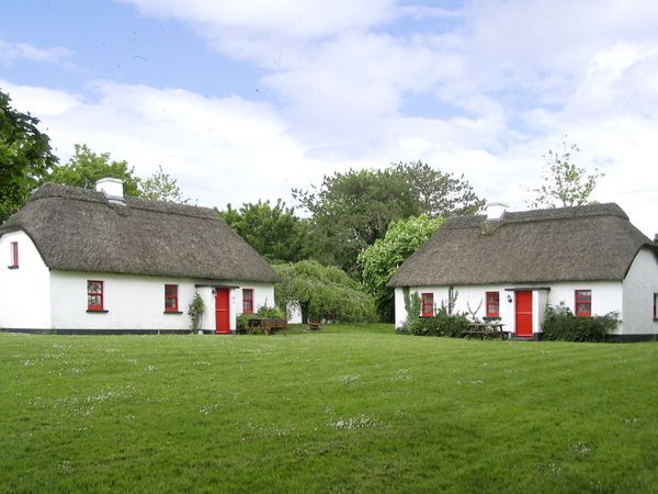 The Humble Daisy Woodford County Galway Nenagh Self Catering Holiday Cottage Ireland Cottage Cottage Exterior Rent Cottage