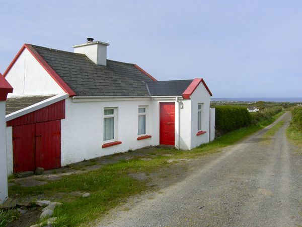 Located in Miltown Malbay in the Clare region, Patsys Place has a patio. Unit F, Cuirt Na dTonnta, V95K856 Miltown Malbay, Ireland Great location - show Upper floors accessible by stairs only Entire unit located on ground floor Please enter the dates of your stay and check the conditions of your required room. Apartment Patsys Place, Miltown Malbay, Ireland - tonyshirley.co.uk