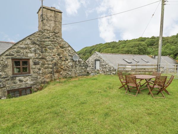 Hen Argoed Cottage Llanfair Self Catering Holiday Cottage