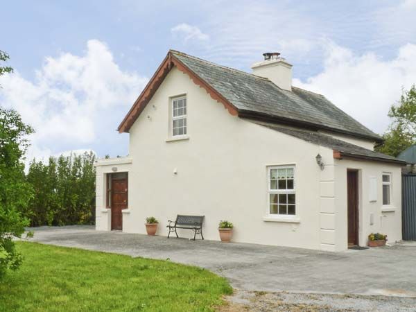 You will find individual articles on buildings and places around Ballinrobe and its hinterland. You are 1890 from Ireland (part II): East, West, and South including Dublin and Howth. Extracts from Dates from Anglo-Norman times. Page link: Places | Historical Ballinrobe