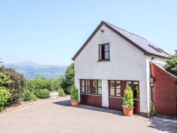 Penrose Cottage Govilon Self Catering Holiday Cottage