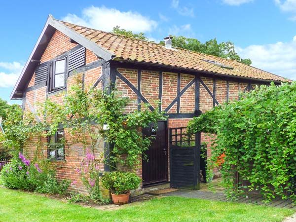 Holiday Cottages in Norfolk: The Granary, Hingham| sykescottages.co.uk