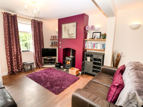 Daisy Cottage Cheddleton Peak District Self Catering Holiday