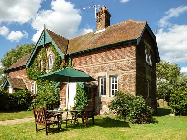 Holiday Cottages in Suffolk: Ferry Cottage, Orford | sykescottages.co.uk