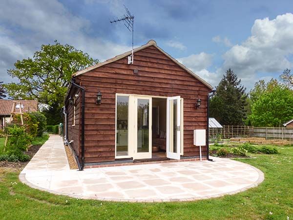 Holiday Cottages in Suffolk: Norbank Garden Studio | sykescottages.co.uk
