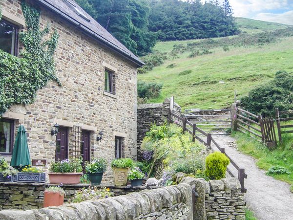 Ash Cottage Hope Peak District Self Catering Holiday Cottage