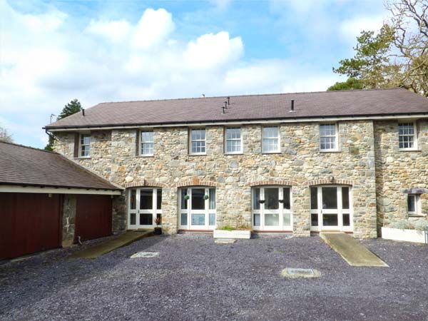 Yr Wyddfa Bangor Glasinfryn Self Catering Holiday Cottage