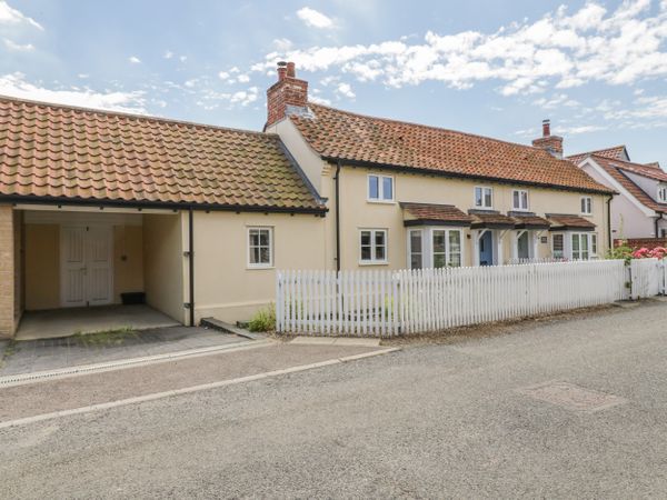 Holiday Cottages in Suffolk: Daisy Cottage, Friston | sykescottages.co.uk