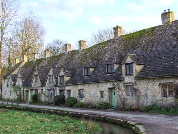 Tillows Cottage Bibury Arlington Self Catering Holiday Cottage