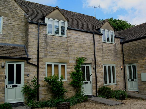 Tillows Cottage Bibury Arlington Self Catering Holiday Cottage