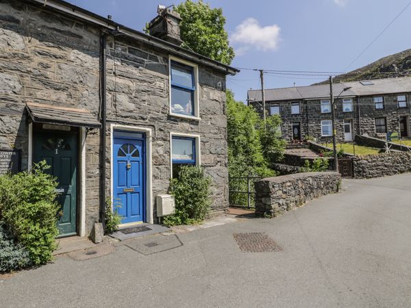 2 Waterloo Cottage Blaenau Ffestiniog Bethania Self Catering