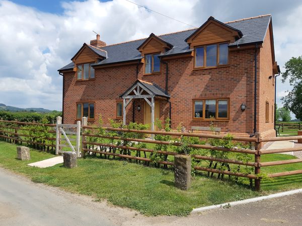 Brook Cottage Westbury On Severn Self Catering Holiday Cottage