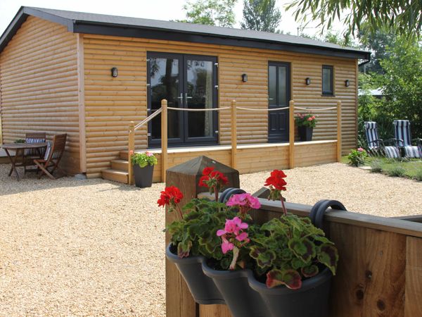 Greenways Log Cabin Newent Upleadon Self Catering Holiday