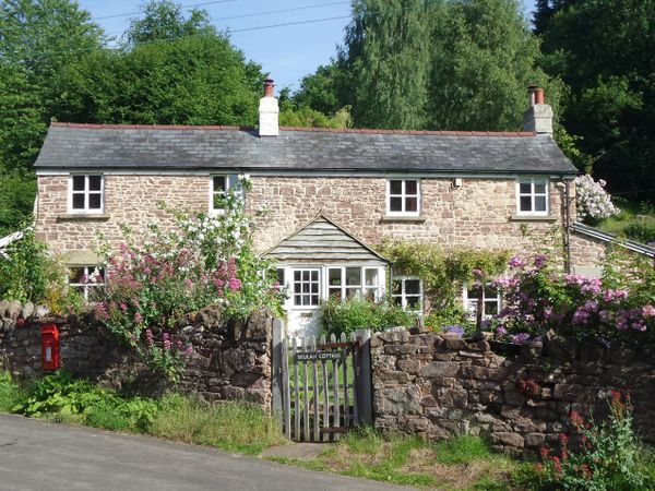 Holiday Cottages in Gloucestershire: Beulah Cottage, Littledean | sykescottages.co.uk