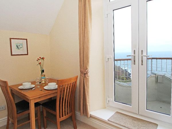 Headland Apt 17 Coverack Cornwall Self Catering Holiday Cottage