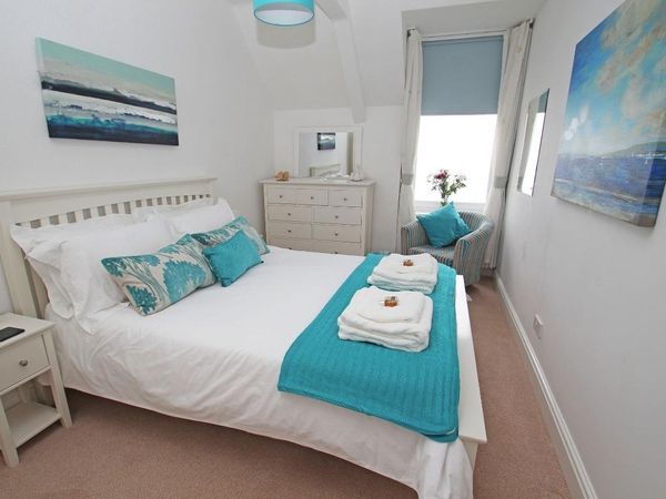 Headland Apt 17 Coverack Cornwall Self Catering Holiday Cottage