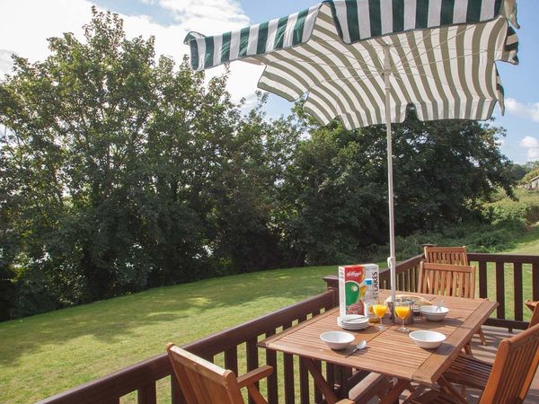 Karibu Lodge Brixham Devon Self Catering Holiday Cottage