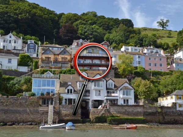 Bight Boathouse Dartmouth Warfleet Devon Self Catering