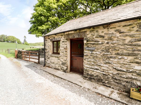 Tan Dderwen Capel Garmon Self Catering Holiday Cottage