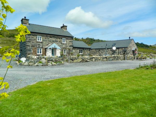 Cae R Fadog Isaf Farmhouse Porthmadog Gilfach Self Catering