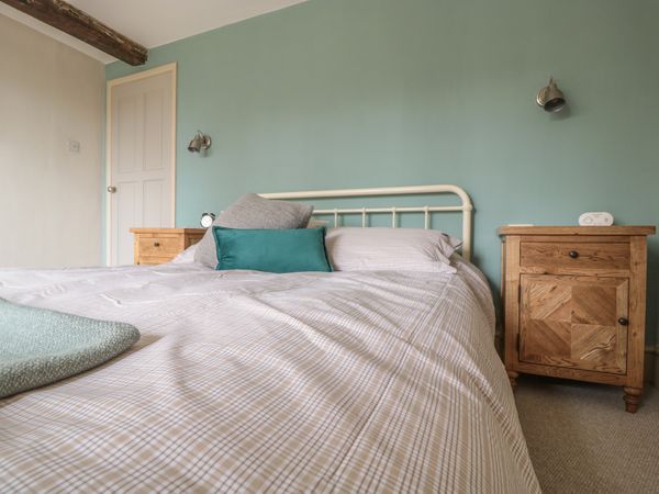 Holly Cottage Bradford On Avon Self Catering Holiday Cottage